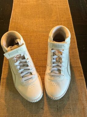 PUMA Womens Carina Mid Sneaker  Size 9
